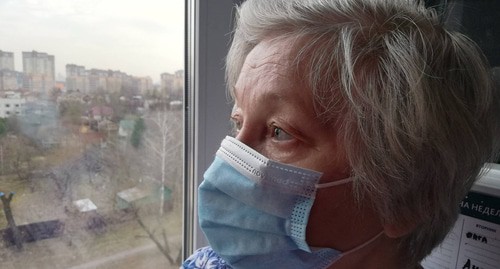 Пожилая женщина во время карантина. Фото Нины Тумановой для "Кавказского узла" 

