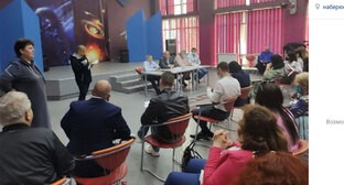 Сторонники сохранения Пионерской рощи на встрече с представителями властей Новороссийска. 29 апреля 2021 года. Скриншот публикации в паблике 