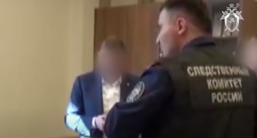 Задержание главы департамента архитектуры Сочи. Кадр видео Следственный комитет Российской Федерации https://www.youtube.com/watch?v=DzmO39oUZqU&t=12s Задержание главы департамента архитектуры Сочи. Кадр видео Следственный комитет Российской Федерации https://www.youtube.com/watch?v=DzmO39oUZqU&t=12s