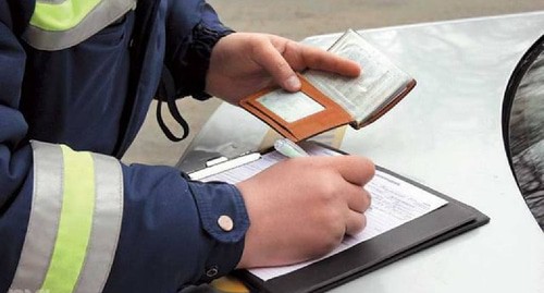 Проверка документов. Фото Елены Синеок ЮГА.ру Проверка документов. Фото Елены Синеок ЮГА.ру