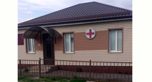 Закрытое здание амбулатории в посёлке Плодопитомник в Урванском районе Кабардино-Балкарии. Фото Людмилы Маратовой для "Кавказского узла" Закрытое здание амбулатории в посёлке Плодопитомник в Урванском районе Кабардино-Балкарии. Фото Людмилы Маратовой для "Кавказского узла"