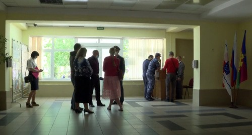 Проверка безопасности в школе в Сочи. Кадр видео
"Сочи 24" https://www.youtube.com/watch?v=uDrN2kjiVog Проверка безопасности в школе в Сочи. Кадр видео
"Сочи 24" https://www.youtube.com/watch?v=uDrN2kjiVog