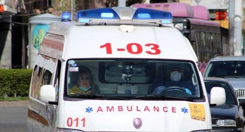 Скорая помощь в Ереване во время карантина. Фото Тиграна Петросяна для "Кавказского узла" Скорая помощь в Ереване во время карантина. Фото Тиграна Петросяна для "Кавказского узла"