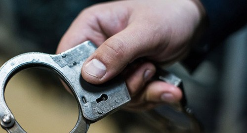 Наручники. Фото Елены Синеок Юга ру Наручники. Фото Елены Синеок Юга ру