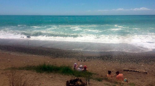 Побережье Гагры. Фото пресс-службы МЧС Абхазии https://www.mchsra.info/novosti/item/1767-rossijskij-turist-zhitel-chelyabinska-mikhail-nesterov-1973-goda-rozhdeniya-utonul-v-akvatorii-goroda-gagra