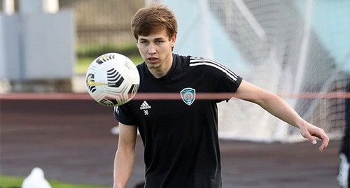 Игрок футбольного клуба "Ахмат". Фото: официальный сайт клуба "Ахмат"http://fc-akhmat.ru/gallery Игрок футбольного клуба "Ахмат". Фото: официальный сайт клуба "Ахмат"http://fc-akhmat.ru/gallery