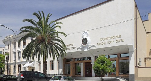 Русский драматический театр. Сухум, Абхазия. Фото  Hons084 / Wikimedia Commons
