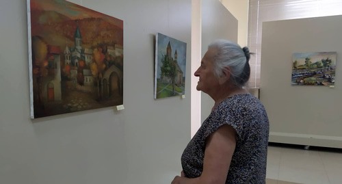 День открытия выставки работ участников симпозиума «Цвета Дизака» в картинной
галерее Степанакерта . Нагорный Карабах. 12 июля 2021 год. Фото Алвард Григорян для "Кавказского узла"