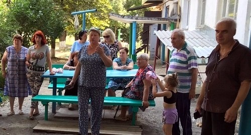 Сход жителей Красного Сулина по поводу канализационных стоков. 1 августа 2021 года. Фото Вячеслава Прудникова для "Кавказского узла".