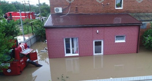 Подтопленное домовладение на Кубани. Фото пресс-службы МЧС Краснодара https://www.instagram.com/p/CSqtFf1Cs-q/ Подтопленное домовладение на Кубани. Фото пресс-службы МЧС Краснодара https://www.instagram.com/p/CSqtFf1Cs-q/
