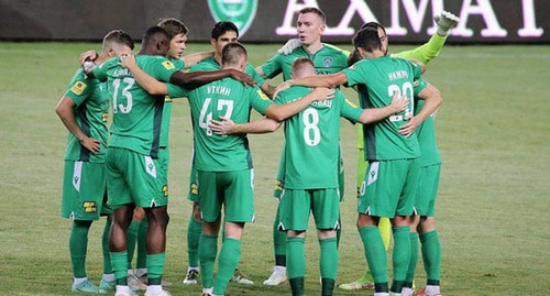 Игроки футбольного клуба "Ахмат". Фото: https://grozny.tv/news/sport/44406 Игроки футбольного клуба "Ахмат". Фото: https://grozny.tv/news/sport/44406