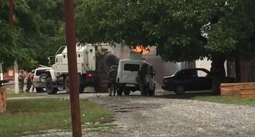 Спецоперация в селе Троицком Сунженского района Ингушетии. 23 августа 2020 г. Скриншот видео https://www.youtube.com/watch?v=qiU1Nxnauuw Спецоперация в селе Троицком Сунженского района Ингушетии. 23 августа 2020 г. Скриншот видео https://www.youtube.com/watch?v=qiU1Nxnauuw