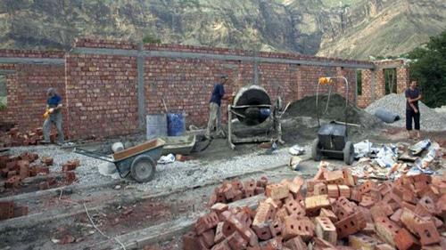 Производство кирпича на кирпичном заводе в Дагестане. Фото: Соколова Вероника http://mkala.org/content/novosti/v-dagestane-kirpichnim-zavodam-grozit-zakritie~72979 Производство кирпича на кирпичном заводе в Дагестане. Фото: Соколова Вероника http://mkala.org/content/novosti/v-dagestane-kirpichnim-zavodam-grozit-zakritie~72979