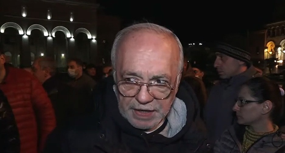 Участники митинга оппозиции в Ереване 16.11.2021. Кадр видео 
MediaHub TV https://www.youtube.com/watch?v=iLU5U2jWbdQ