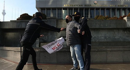 Задержание активиста. Баку, 28 декабря 2021 г. Фото Азиза Каримова для "Кавказского узла"
