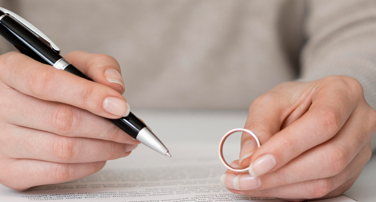 Обручальное кольцо. Фото <a https://ru.freepik.com/photos/family'>Family фото создан(а) freepik - ru.freepik.com</a>