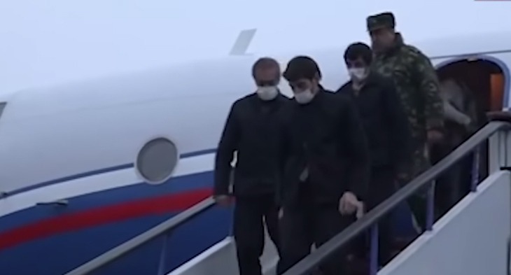 Возвращение в https://www.youtube.com/watch?v=2hFPg0Y-hD8&t=1sоеннопленных в Армению. Кадр видео BUDROOO NEWS
 