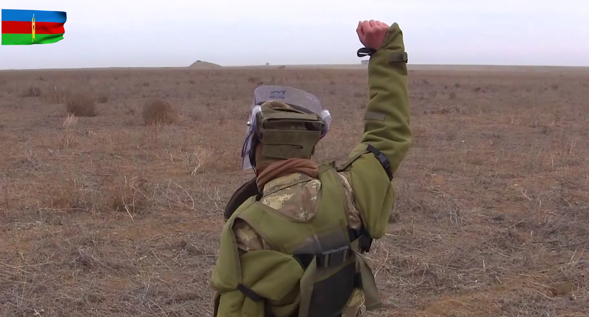 Сапёры азербайджанской армии. Кадр видео 
Azərbaycan Respublikası Müdafiə Nazirliyi https://www.youtube.com/watch?v=a0TlK_4I9uQ
 