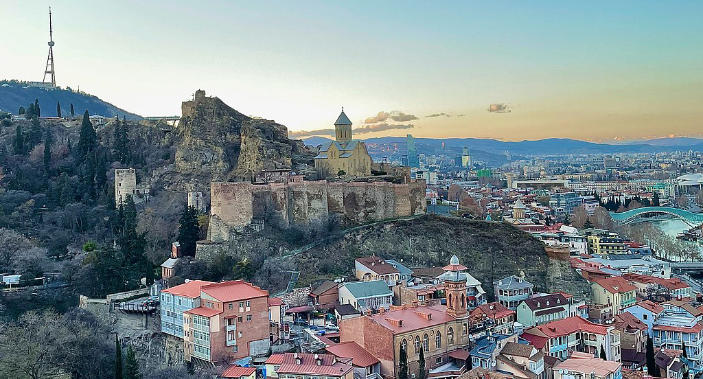 Старый город Тбилиси. Фото ЛеонтинаВарламонва  https://commons.wikimedia.org/wiki/Category:Tbilisi