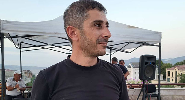 Тигран Петросян перед митингом. Степанакерт. Нагорный Карабах.1 сентября 2022 г. Фото Алвард Григорян для "Кавказского узла"

 