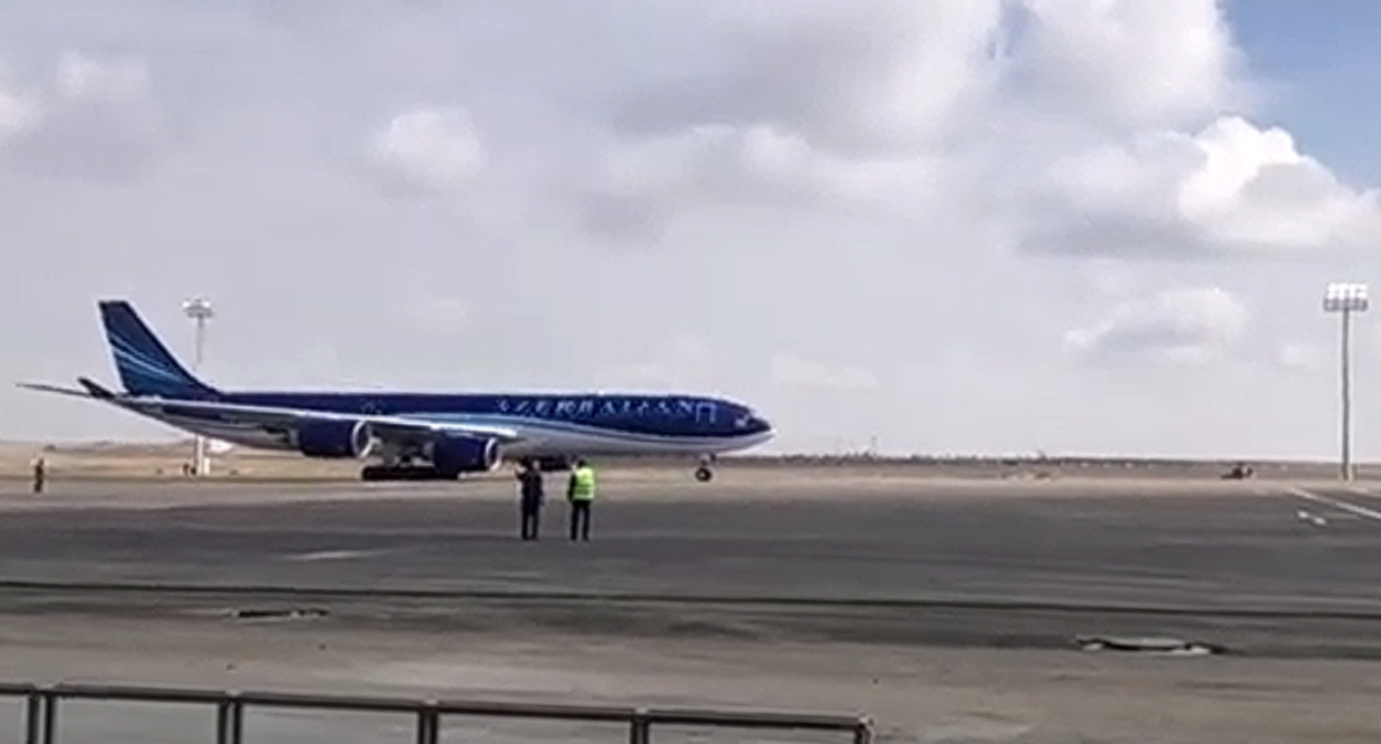 Пассажирский самолет "Азербайджанских авиалиний" (AZAL) сегодня совершил первый технический рейс в аэропорт Зангилан/ Кадр видео 
Şükür Məmmədli https://www.youtube.com/watch?v=bXEt4xL6-X4&t=4s