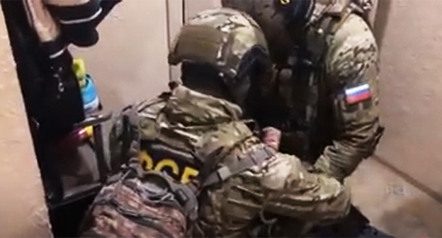 Сотрудники ФСБ предотвратили теракт на газопроводе в Волгоградской области. Скриншт видео https://www.youtube.com/watch?v=vt9Ki4Rrt8Y Сотрудники ФСБ предотвратили теракт на газопроводе в Волгоградской области. Скриншт видео https://www.youtube.com/watch?v=vt9Ki4Rrt8Y