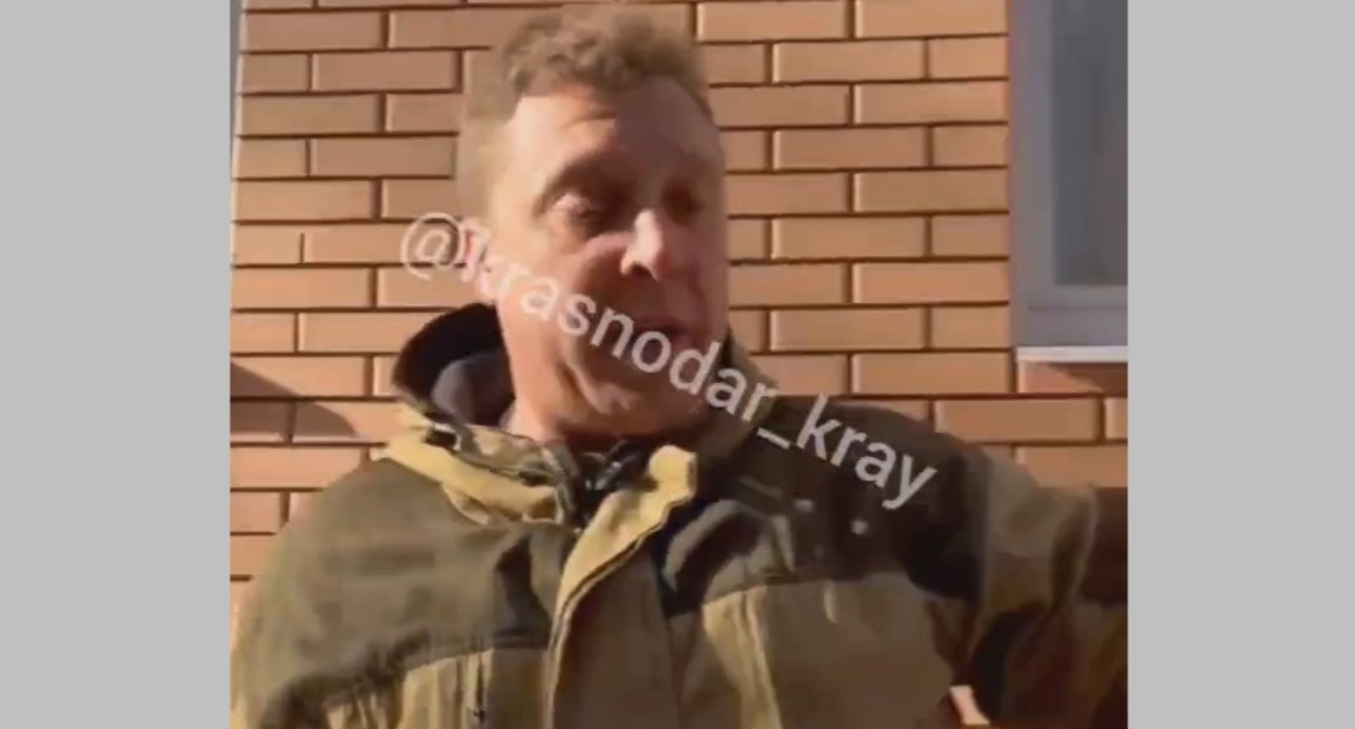Участник уличного конфликта в Краснодаре. Кадр видео из телеграм-канала "Краснодар край" https://t.me/s/krasnodarkray1/13874
