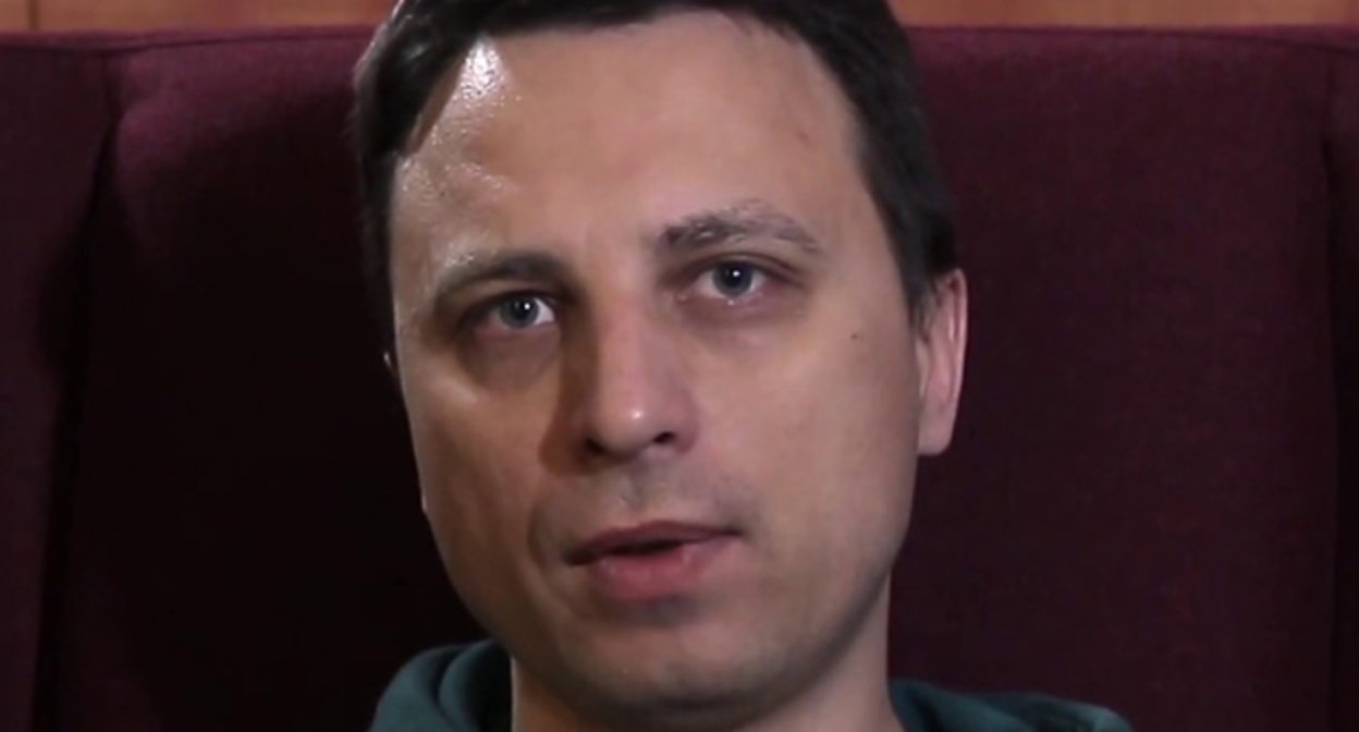 Адвокат Максим Оленичев, стоп-кадр видео канала 
Tiblok1 https://www.youtube.com/watch?v=2LpraKXusuw&app=desktop
