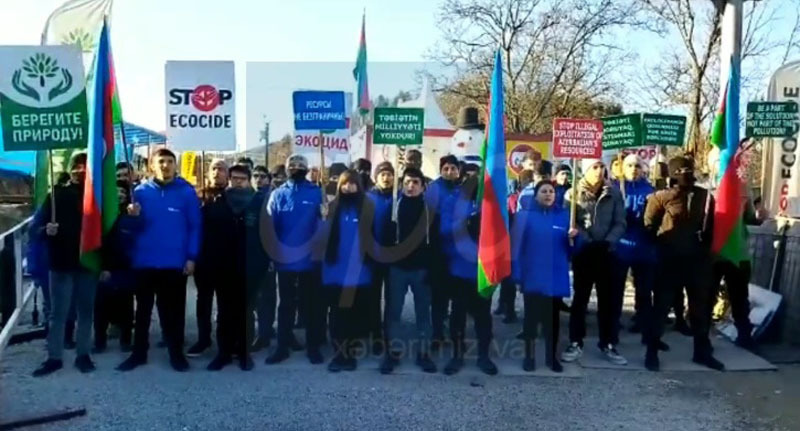 Акция протеста в Лачинском коридоре. Стоп-кадр из видео на странице https://apa.az/ru/sotsium/protesty-na-doroge-xankendi-lacin-prodolzayutsya-22-i-den-foto-video-505681 Акция протеста в Лачинском коридоре. Стоп-кадр из видео на странице https://apa.az/ru/sotsium/protesty-na-doroge-xankendi-lacin-prodolzayutsya-22-i-den-foto-video-505681