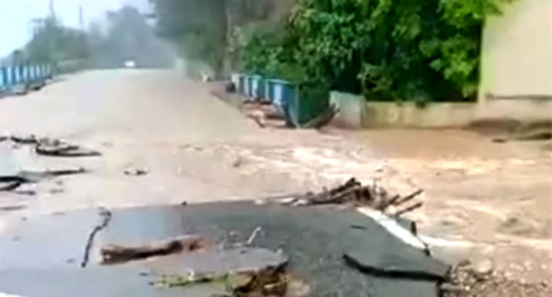 Последствия непогоды в Абхазии. Стоп-кадр из видео https://www.youtube.com/watch?v=MF9CJ4Kha6w Последствия непогоды в Абхазии. Стоп-кадр из видео https://www.youtube.com/watch?v=MF9CJ4Kha6w