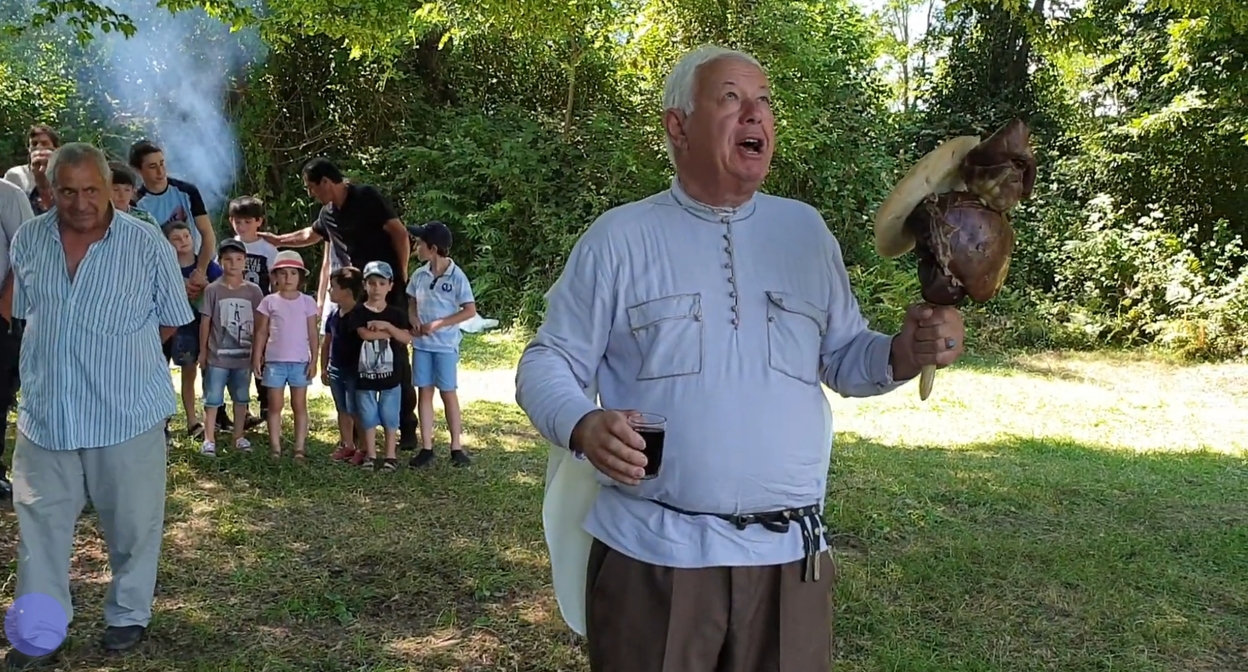 Моление Ацуныхуа в селе Лыхны, 2019 г.
Скриншот видео https://youtube.com/@DavidDasania