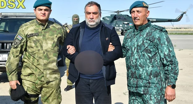 Рубен Варданян (в центре) во время задержания. Фото: dax.gov.az Рубен Варданян (в центре) во время задержания. Фото: dax.gov.az
