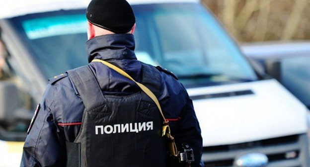 Сотрудник полиции. Фото: https://xacavurt.ru/news/4560-v-dagestane-obyavlen-konkurs-zhurnalistskih-rabot-budni-dagestanskoy-policii.html Сотрудник полиции. Фото: https://xacavurt.ru/news/4560-v-dagestane-obyavlen-konkurs-zhurnalistskih-rabot-budni-dagestanskoy-policii.html
