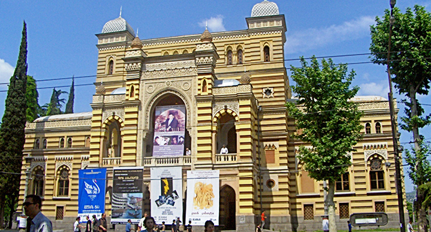 Тбилисский театр оперы и балета from USA. Opera House. Фото: ImposterVT from USA. Opera House https://ru.wikipedia.org Тбилисский театр оперы и балета from USA. Opera House. Фото: ImposterVT from USA. Opera House https://ru.wikipedia.org