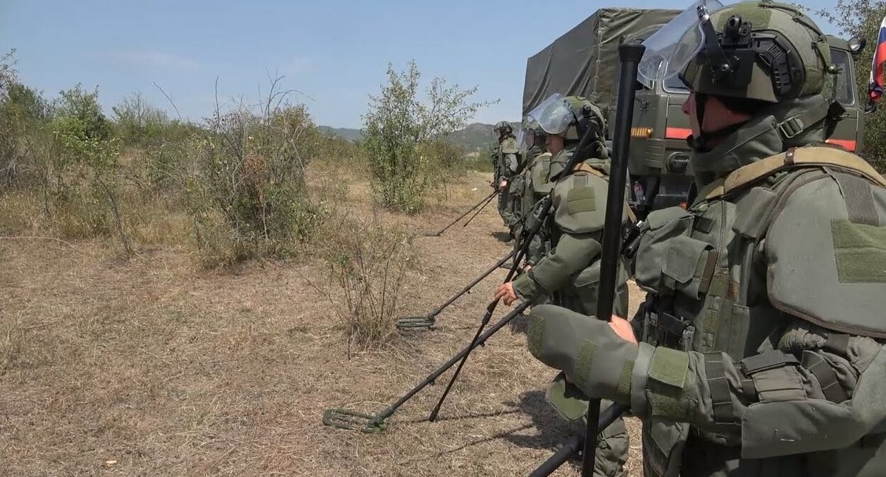 Разминирование в зоне карабахского конфликта. Скриншот видео Минобороны России
 https://www.youtube.com/watch?app=desktop&v=CzMrtk44lD0