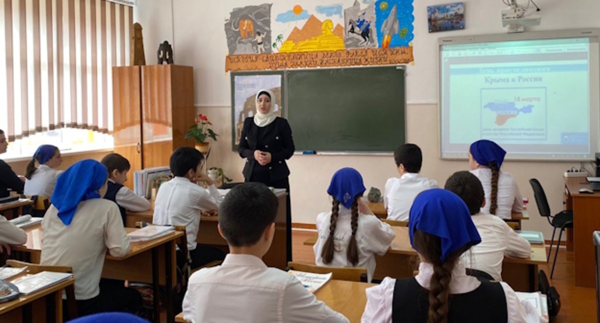 Урок современной истории в школе. Фото: Chechen.er.ru Урок современной истории в школе. Фото: Chechen.er.ru