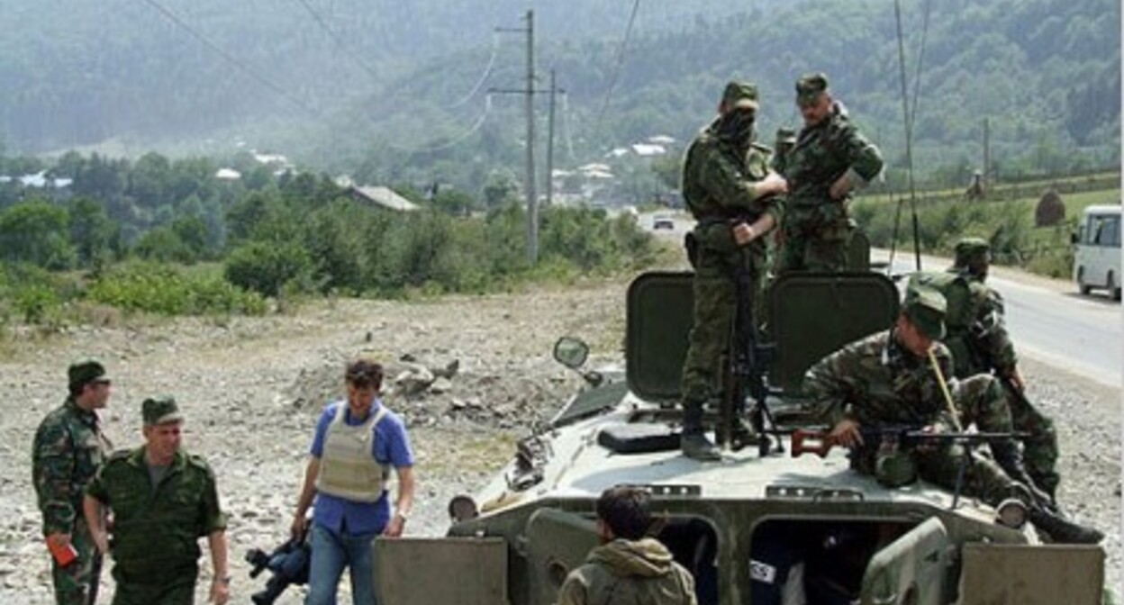 Военные в Цхинвале, август 2008 года. Фото Александра Ковылкова для "Кавказского узла".
