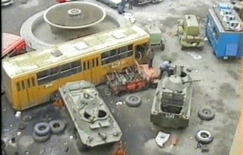 1992 г. Тбилисская война. Танки во дворе парламента Грузии. Фото https://commons.wikimedia.org/AlexandreAssatiani