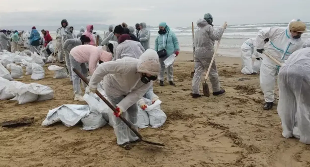 Очистка пляжей в Анапе. Фото: Telegram-канал: мэрия Анапы