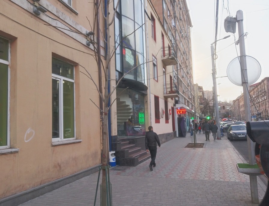 Улица Туманяна после вырубки деревьев. Фото Тиграна Петросяна для "Кавказского узла".