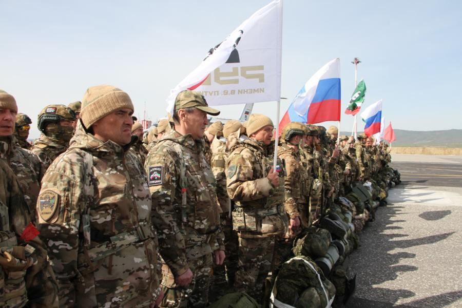 Группа бойцов перед отправкой в зону военной операции. Фото: Грозный Информ https://www.grozny-inform.ru/news/svo/170121/