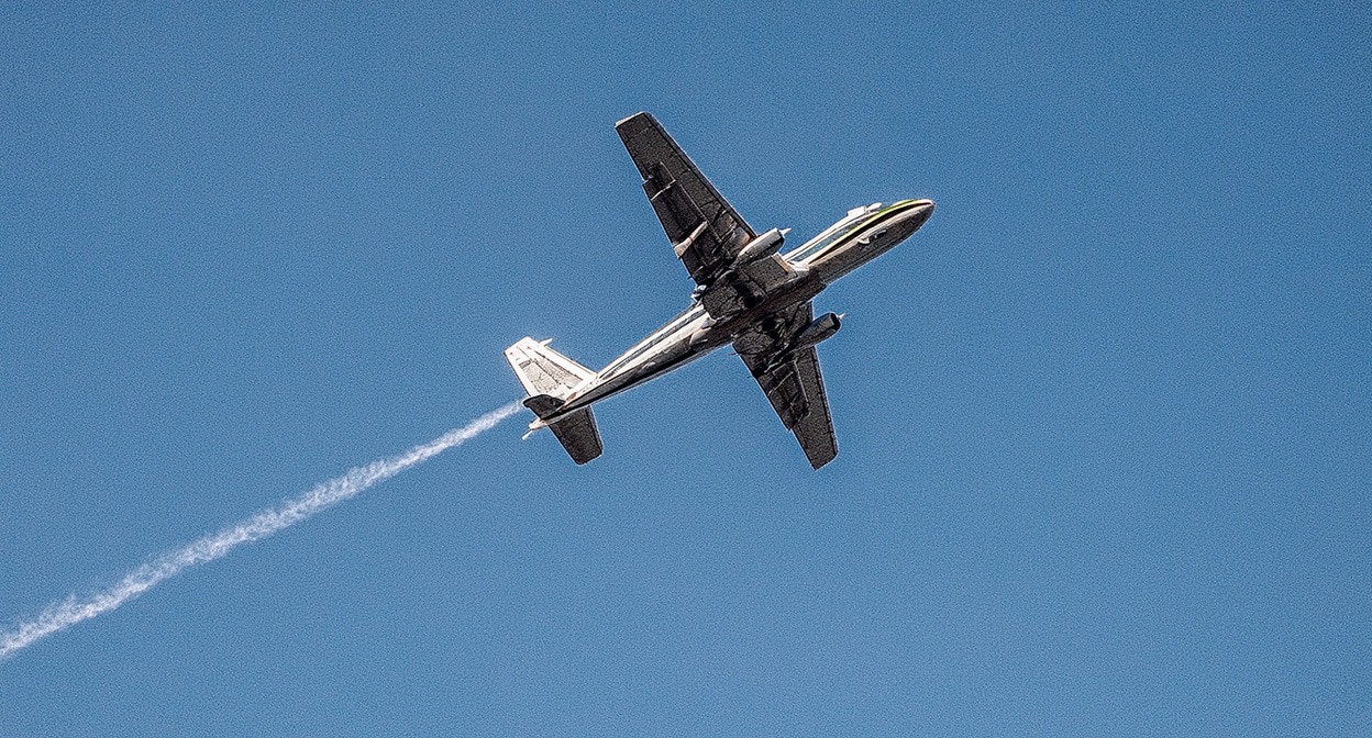 БПЛА в полёте. Иллюстрация создана "Кавказским узлом" с помощью ИИ в программе Photoshop