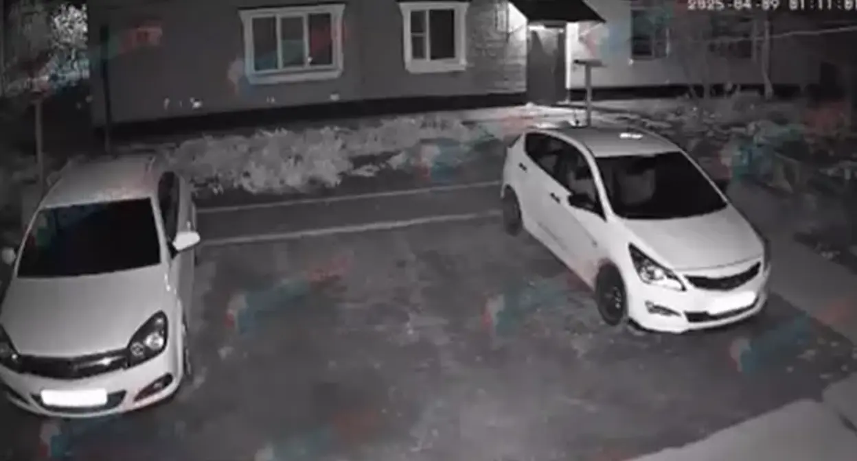 Атака дронов в Зернограде. 9 апреля 2025 г. Скриншот видео https://privet-rostov.ru/incident/113479-nochnaja-ataka-dronov-v-zernograde-so-vzryvami-popala-na-video.html