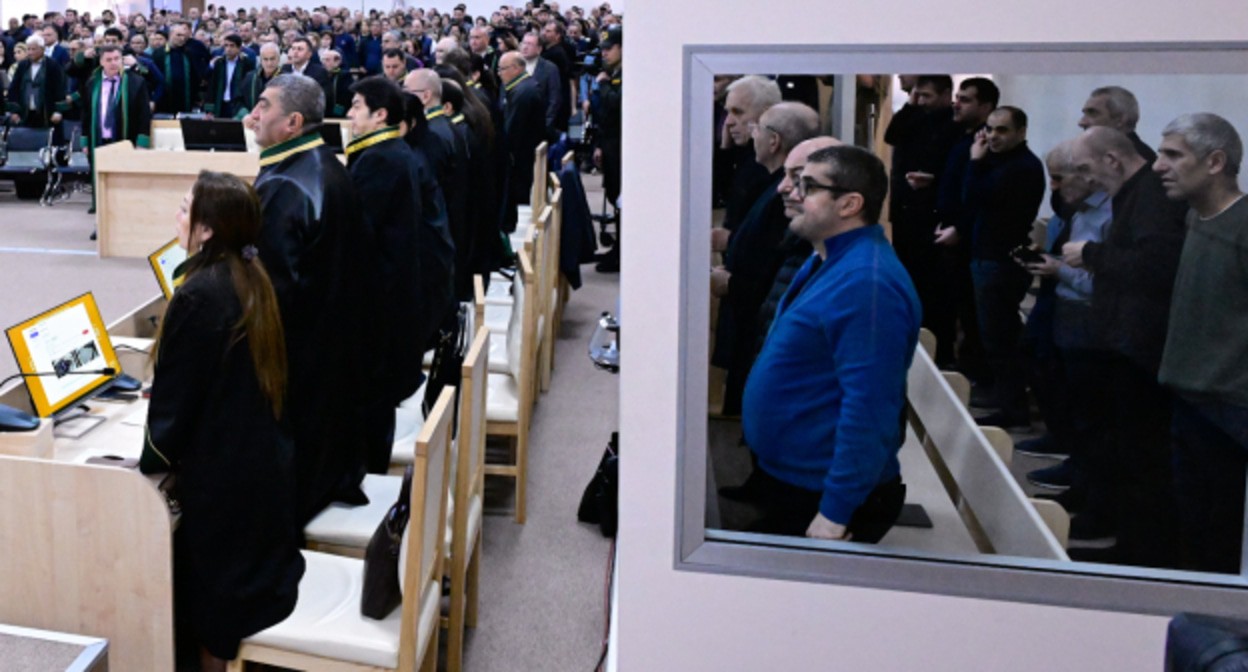 Подсудимые и другие участники процесса в зале Бакинского военного суда. Фото: "Азертадж"