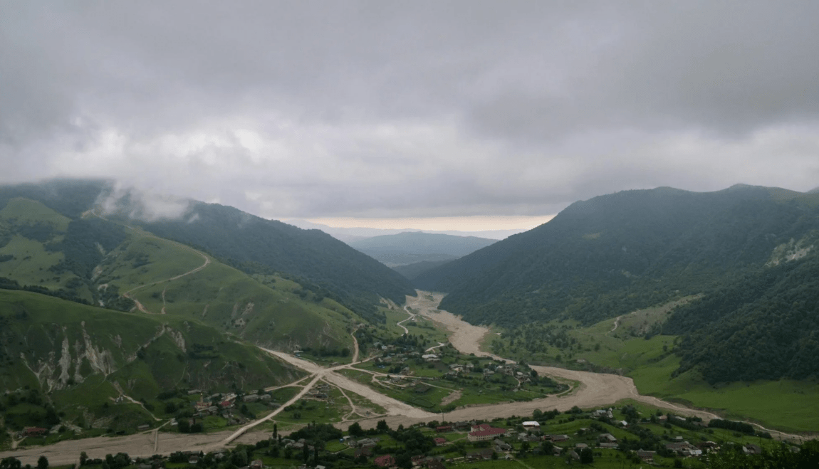 Село в Чечне. Скриншот фото с сайта https://www.culture.ru/events/3606150/urok-kraevedeniya-selo-v-kotorom-ya-zhivu