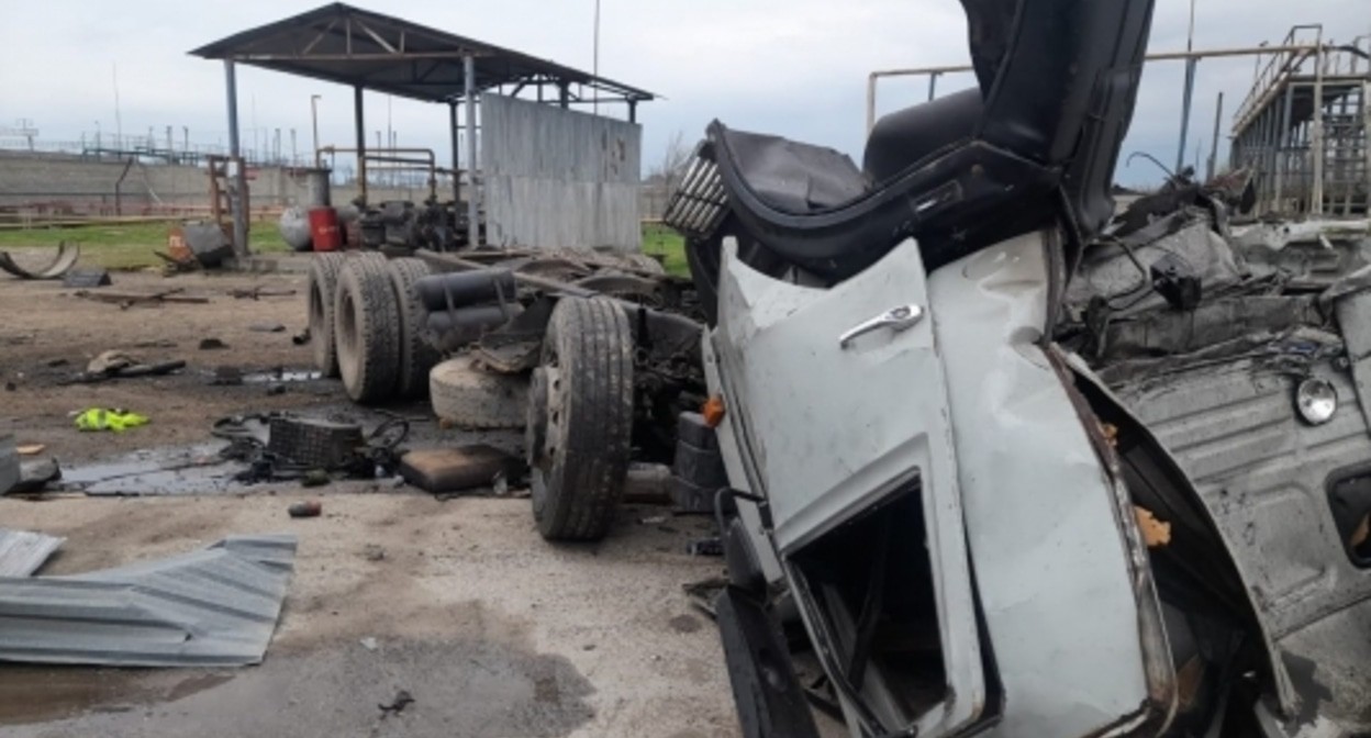 Место взрыва цистерны в Новотерском, 14 апреля 2025. Фото: пресс-служба управления СКР по Чечне