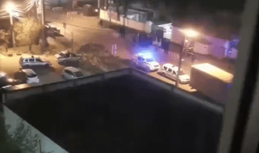 Машины силовиков у здания военной комендатуры в Краснодаре. Скриншот фото из Telegram-канала "Краснодар. Телетайп" от 18.04.25, https://t.me/tipichkras/62745