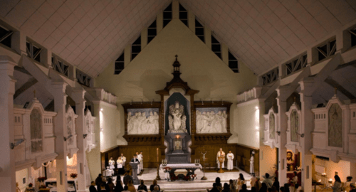 Пасхальная служба в церкви Тайной вечери в Ростове-на-Дону. Скриншот фото "Дон24" от 20.04.25, https://don24.ru/rubric/obschestvo/svetloe-hristovo-voskresene-v-rostovskom-kafedralnom-sobore-sostoyalos-bogosluzhenie.html.