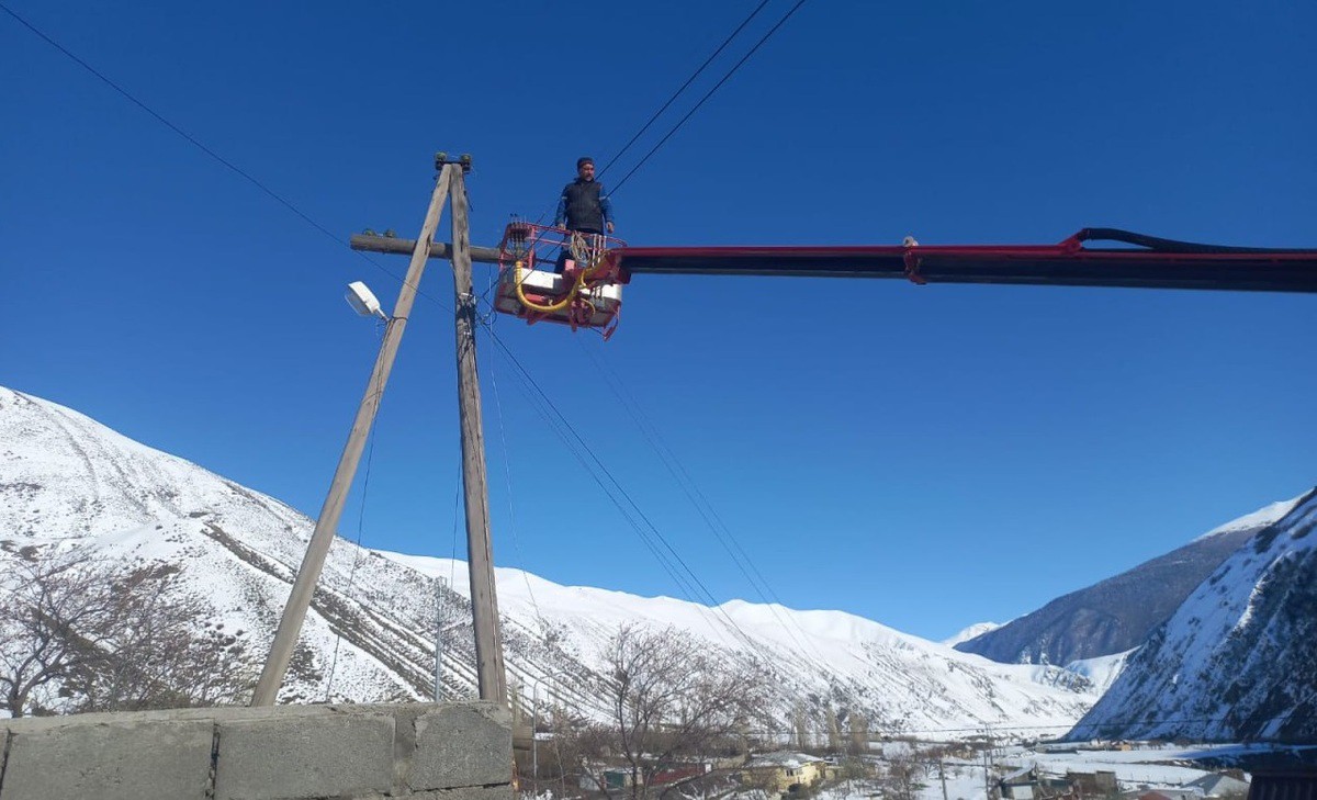 Аварийные работы. Скриншот из телеграм-канала "Дагэнерго: Live" https://t.me/dagenergo05/6112?single