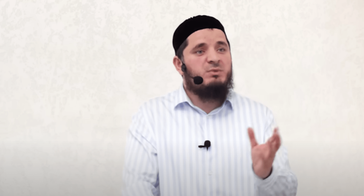 Мухаммад Тамасханов. Стоп-кадр видео из его YouTube-канала от 19.04.25, https://www.youtube.com/watch?v=2CRjKZBFhVY